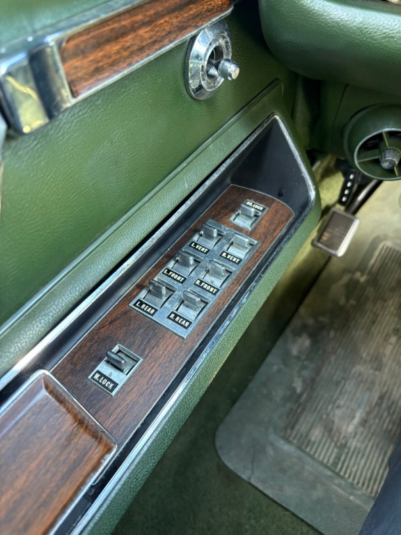 1972 Chrysler Imperial Image 17