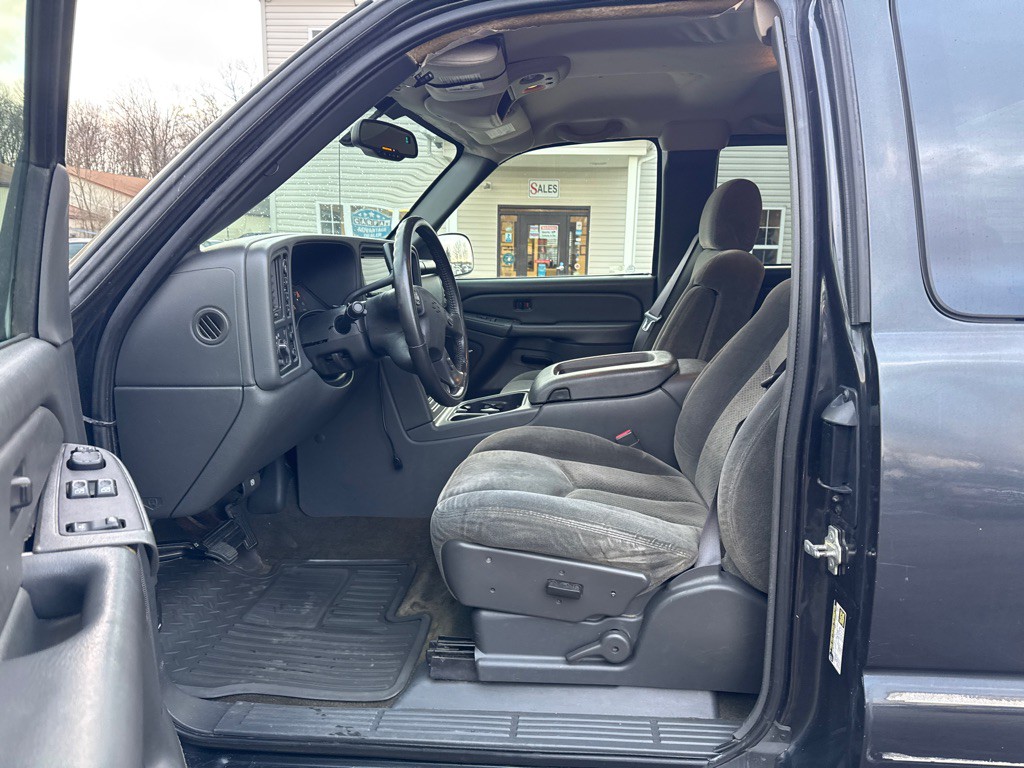 2004 Chevrolet Silverado 1500 Image 11