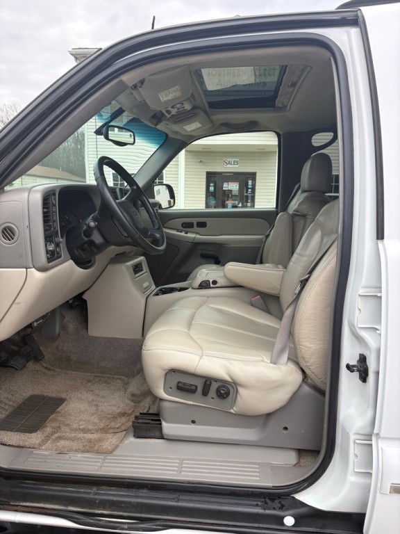 2002 Chevrolet Tahoe Image 9