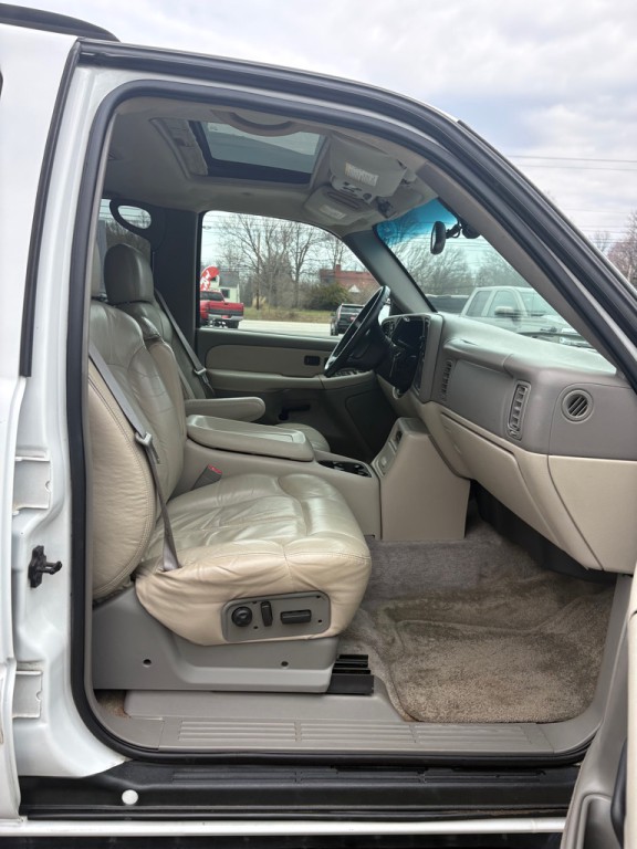 2002 Chevrolet Tahoe Image 11