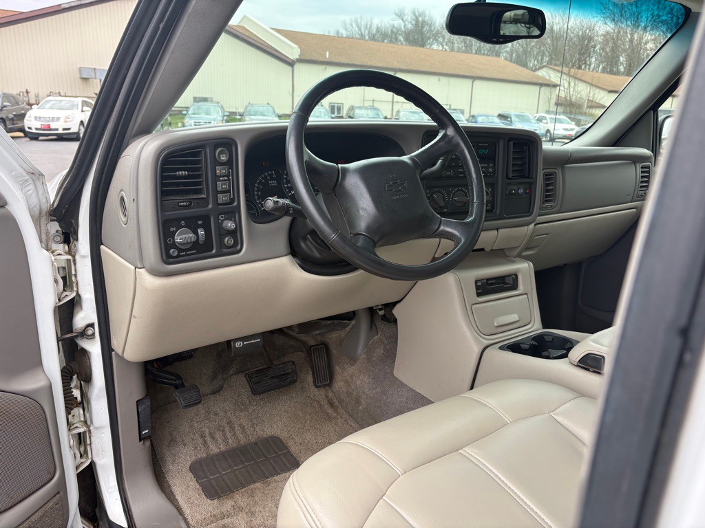 2002 Chevrolet Tahoe Image 14