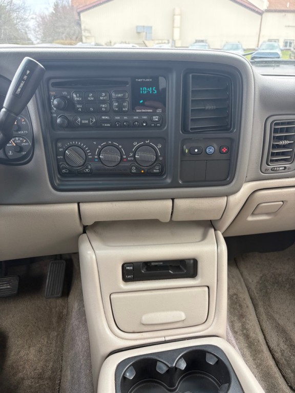 2002 Chevrolet Tahoe Image 16