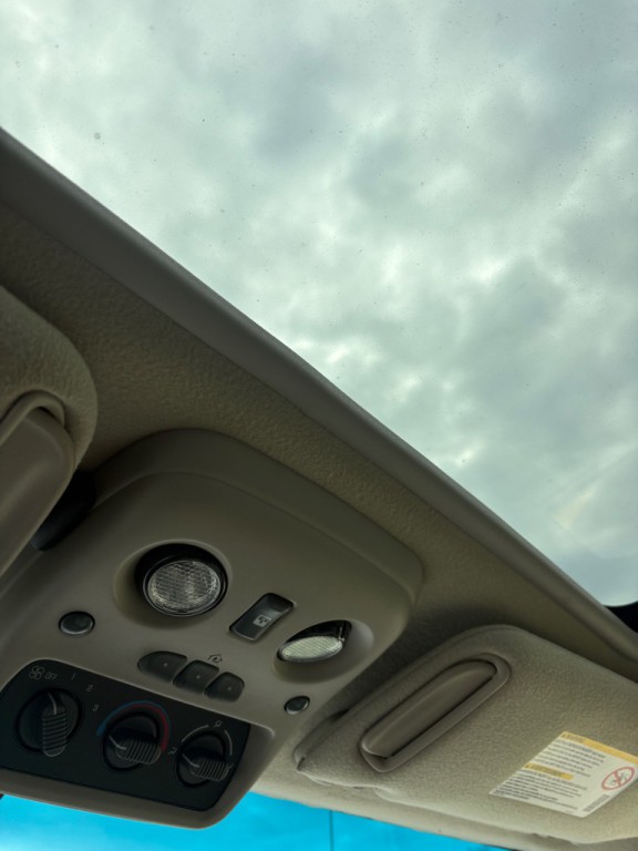 2002 Chevrolet Tahoe Image 17