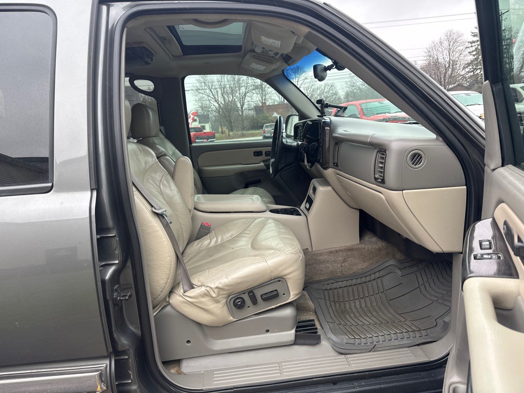 2002 GMC Yukon Image 12