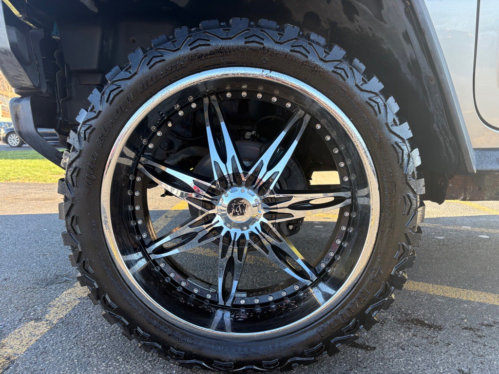 2003 HUMMER H2 Image 9