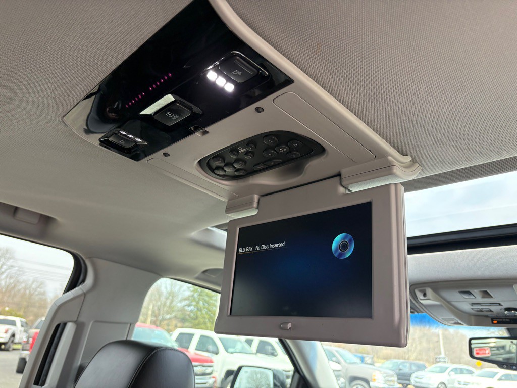 2016 Cadillac Escalade Image 13