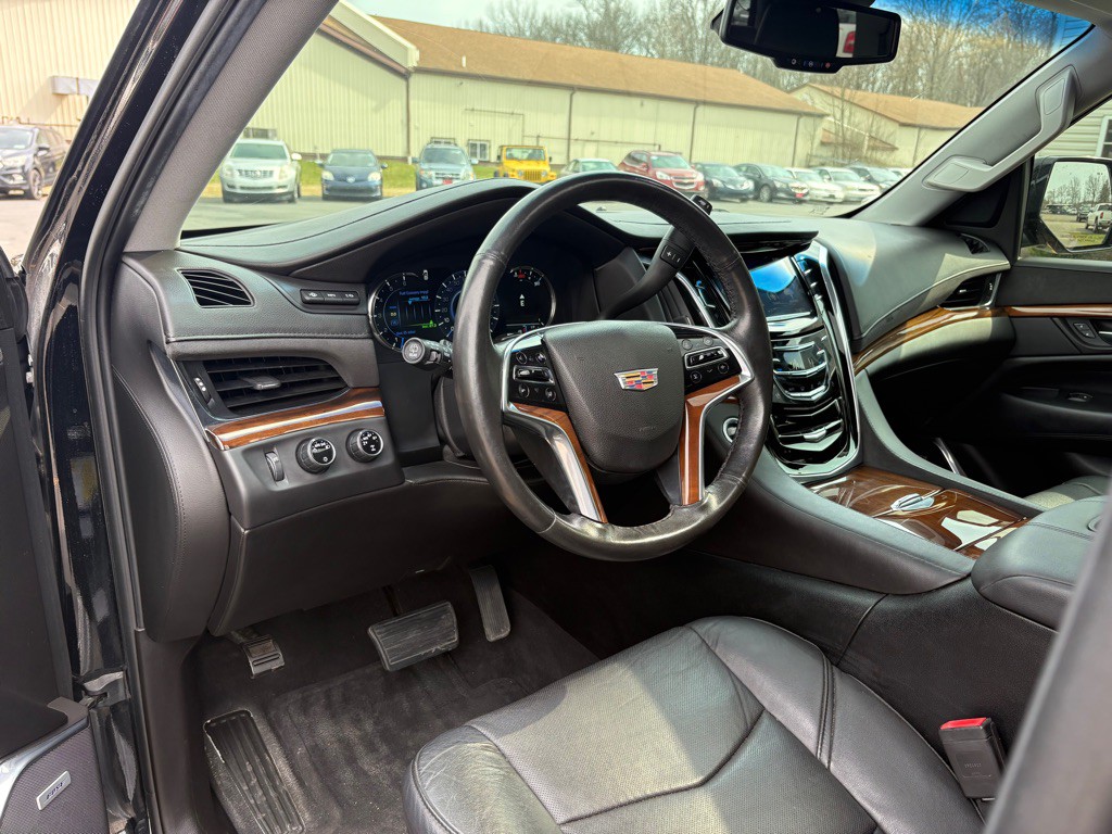 2016 Cadillac Escalade Image 16