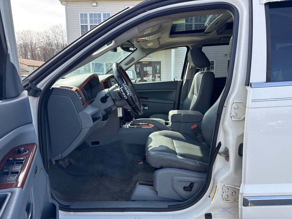 2005 Jeep Grand Cherokee Image 9