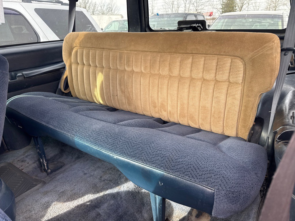 1996 Chevrolet Tahoe Image 12