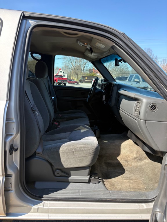 2004 Chevrolet Silverado 1500 Image 11