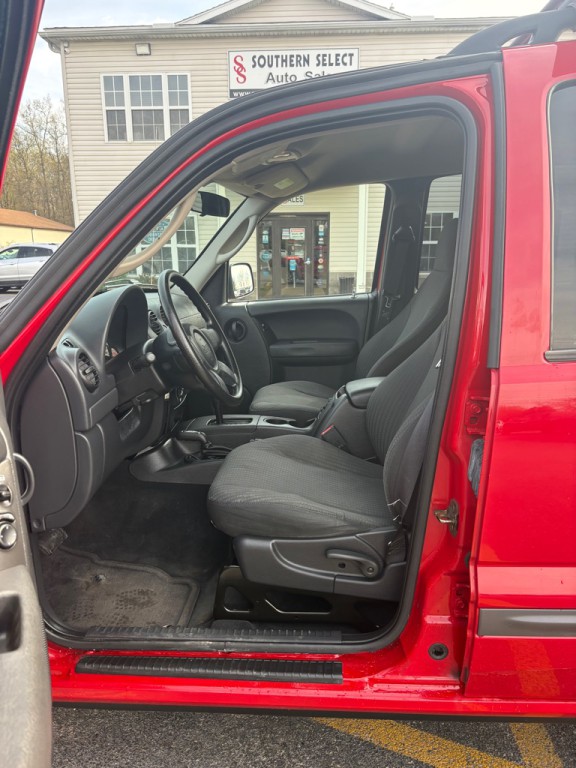 2004 Jeep Liberty Image 9