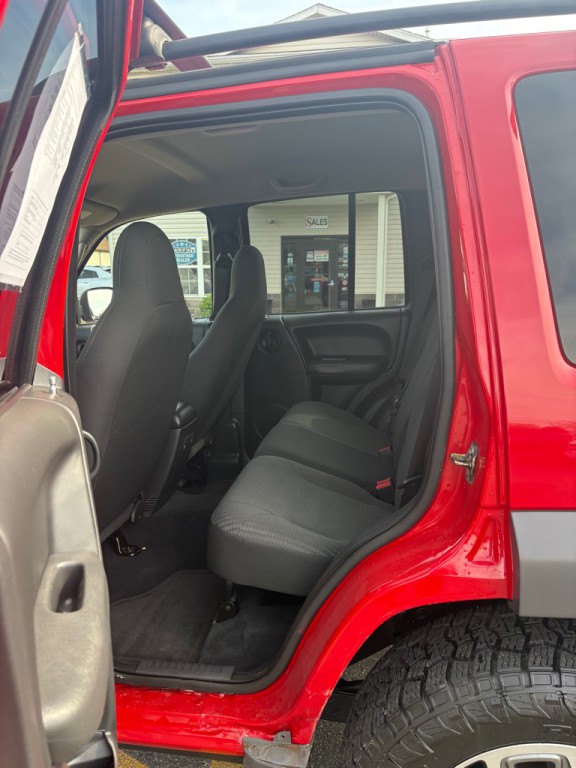 2004 Jeep Liberty Image 10