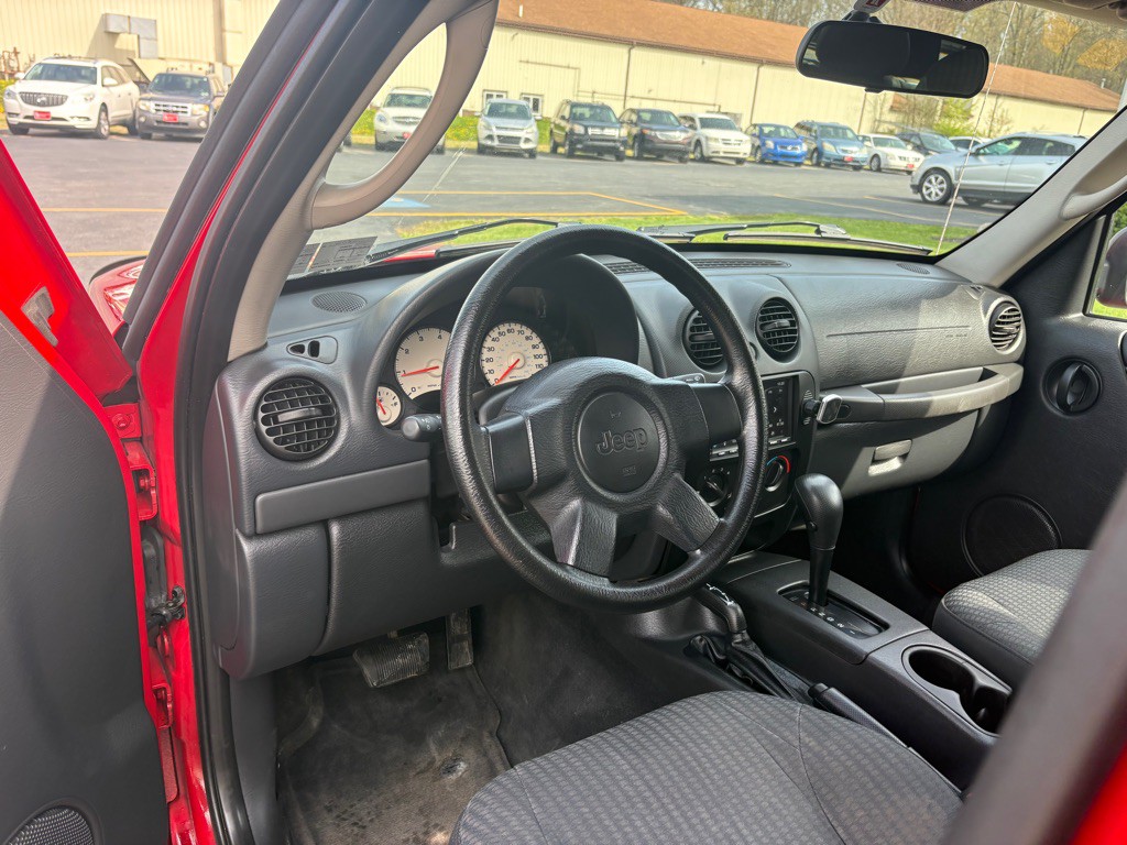 2004 Jeep Liberty Image 13