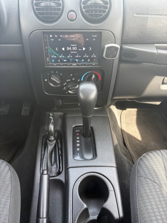 2004 Jeep Liberty Image 15