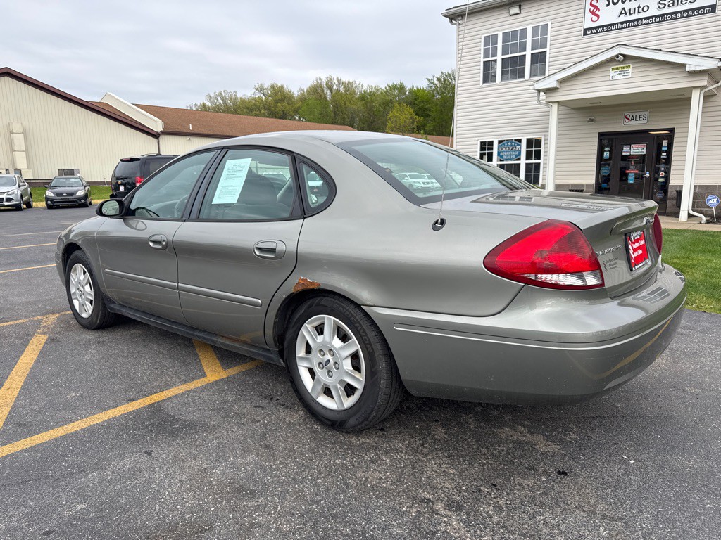 2004 Ford Taurus Image 8