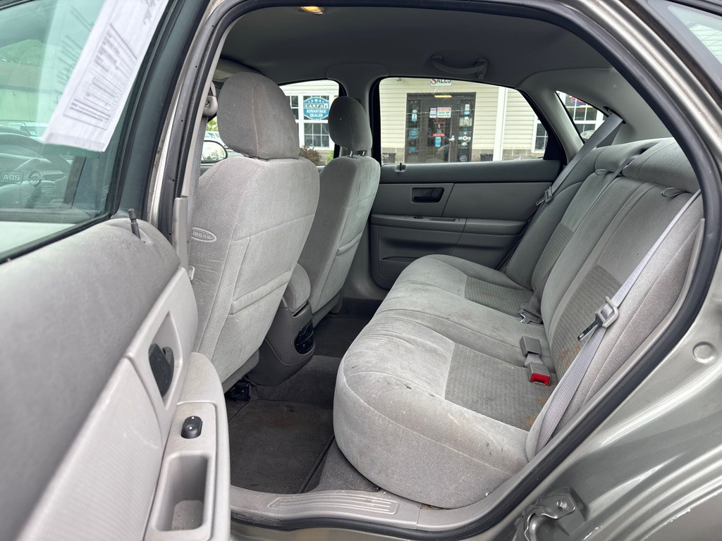2004 Ford Taurus Image 10