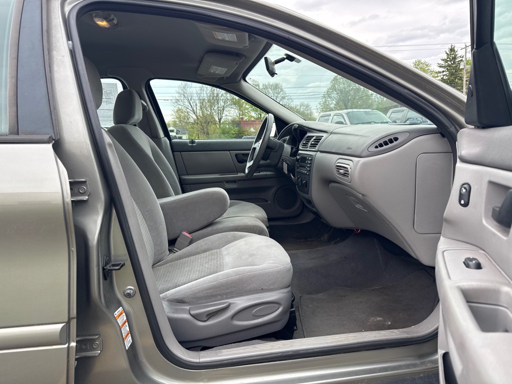 2004 Ford Taurus Image 11