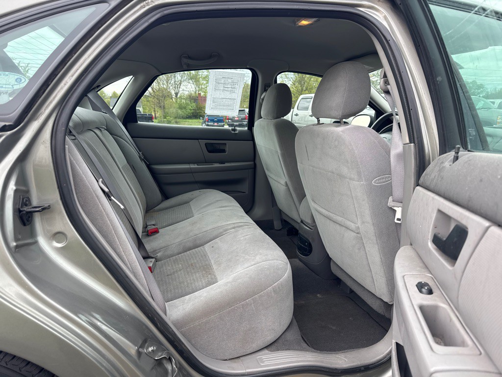 2004 Ford Taurus Image 12