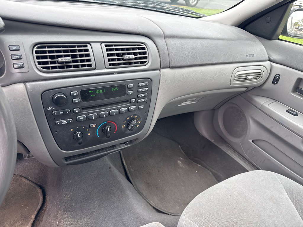 2004 Ford Taurus Image 14