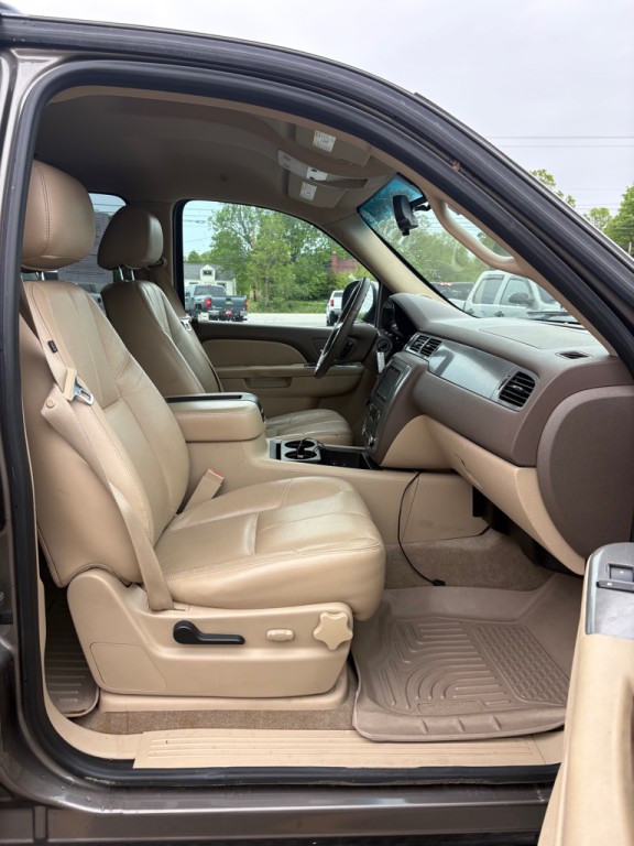 2011 Chevrolet Tahoe Image 11