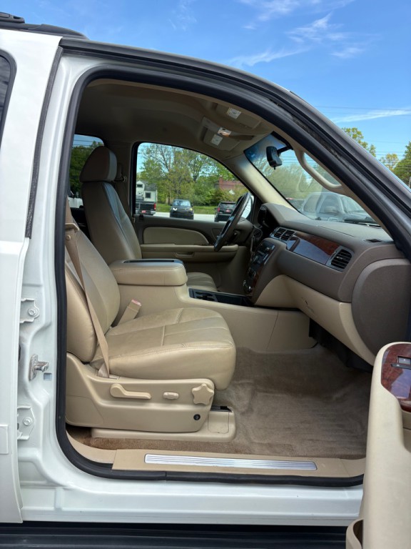 2009 Chevrolet Suburban Image 11