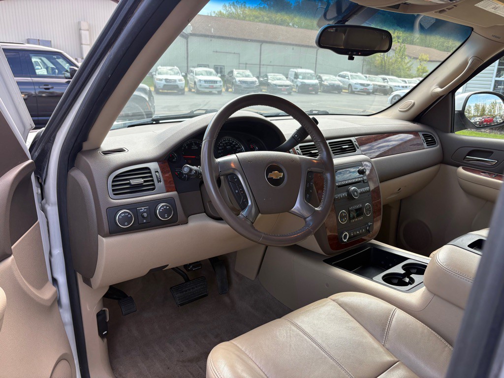 2009 Chevrolet Suburban Image 14