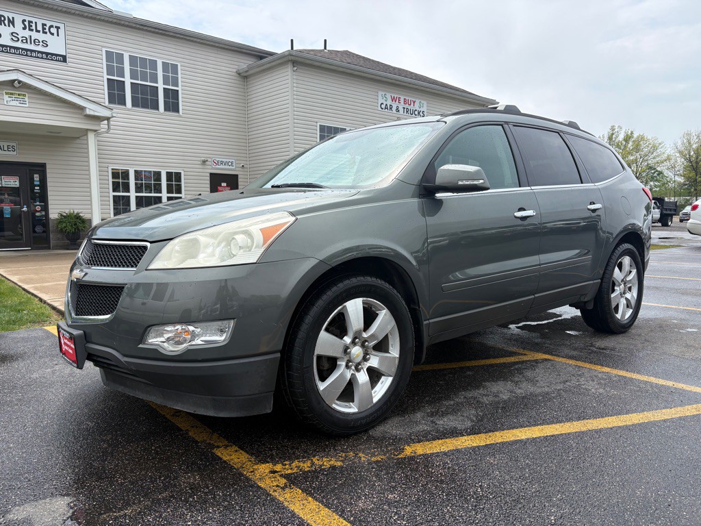 2010 Chevrolet Traverse Image 2