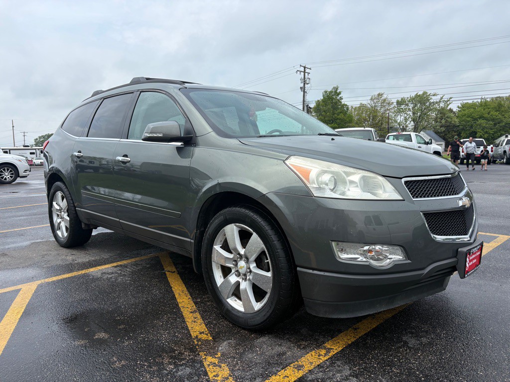 2010 Chevrolet Traverse Image 4