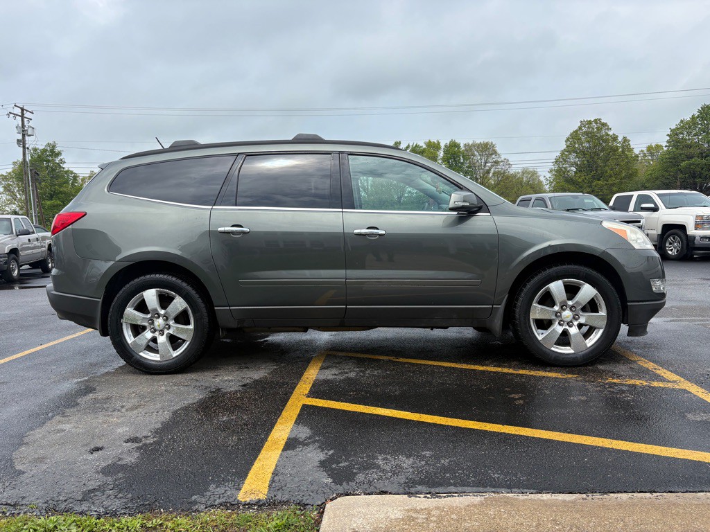 2010 Chevrolet Traverse Image 5