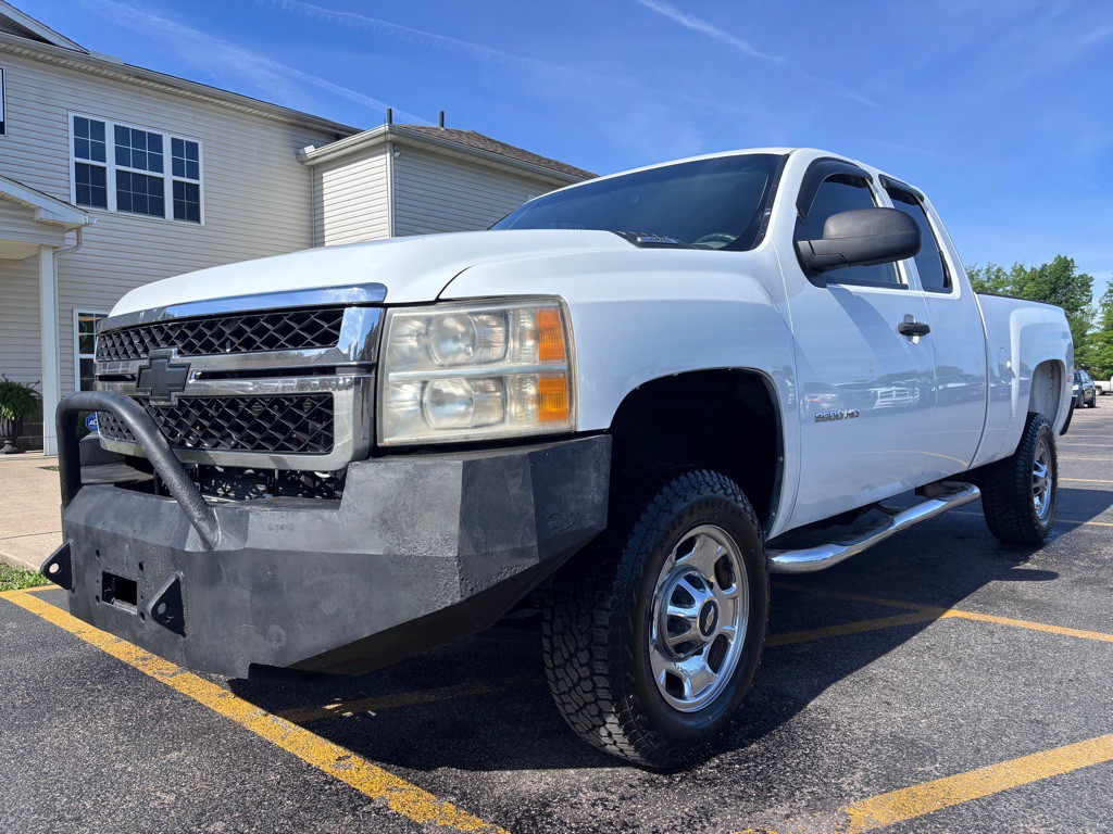 2011 Chevrolet Silverado 1500 Image 2