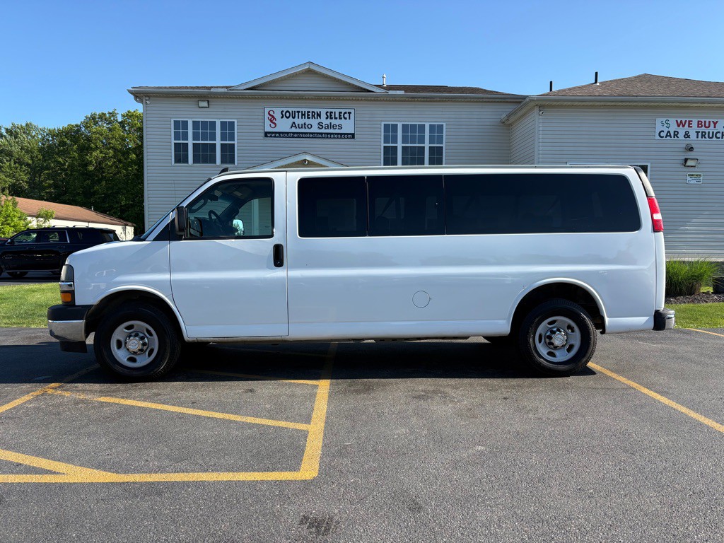 2017 Chevrolet Express Image 1