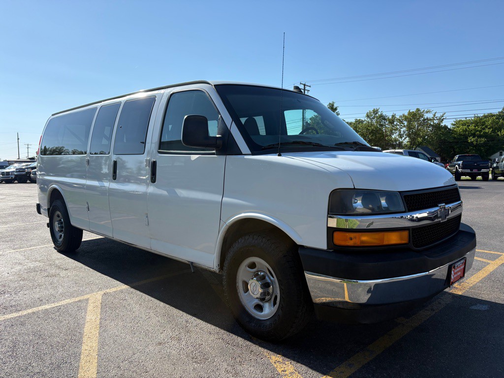 2017 Chevrolet Express Image 4