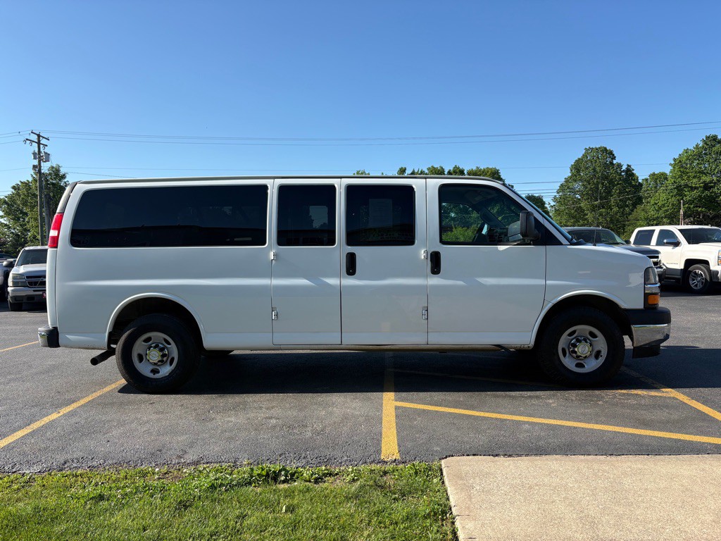 2017 Chevrolet Express Image 5