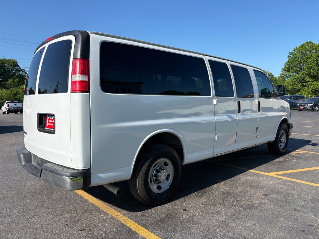 2017 Chevrolet Express Image 6