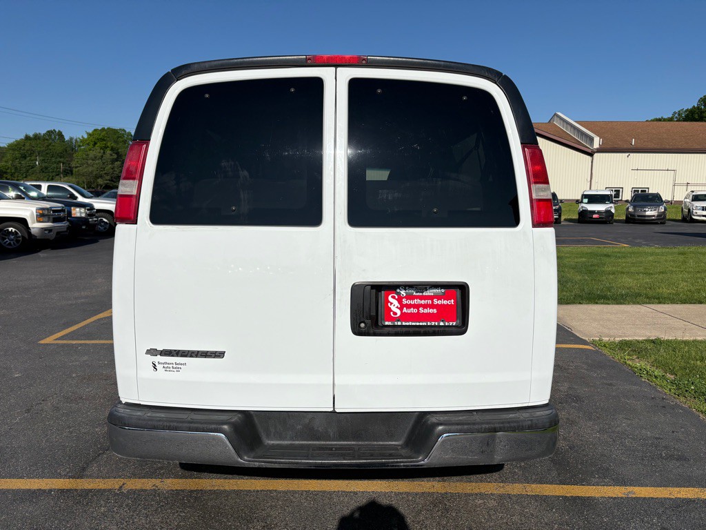 2017 Chevrolet Express Image 7