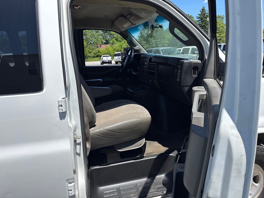 2017 Chevrolet Express Image 10
