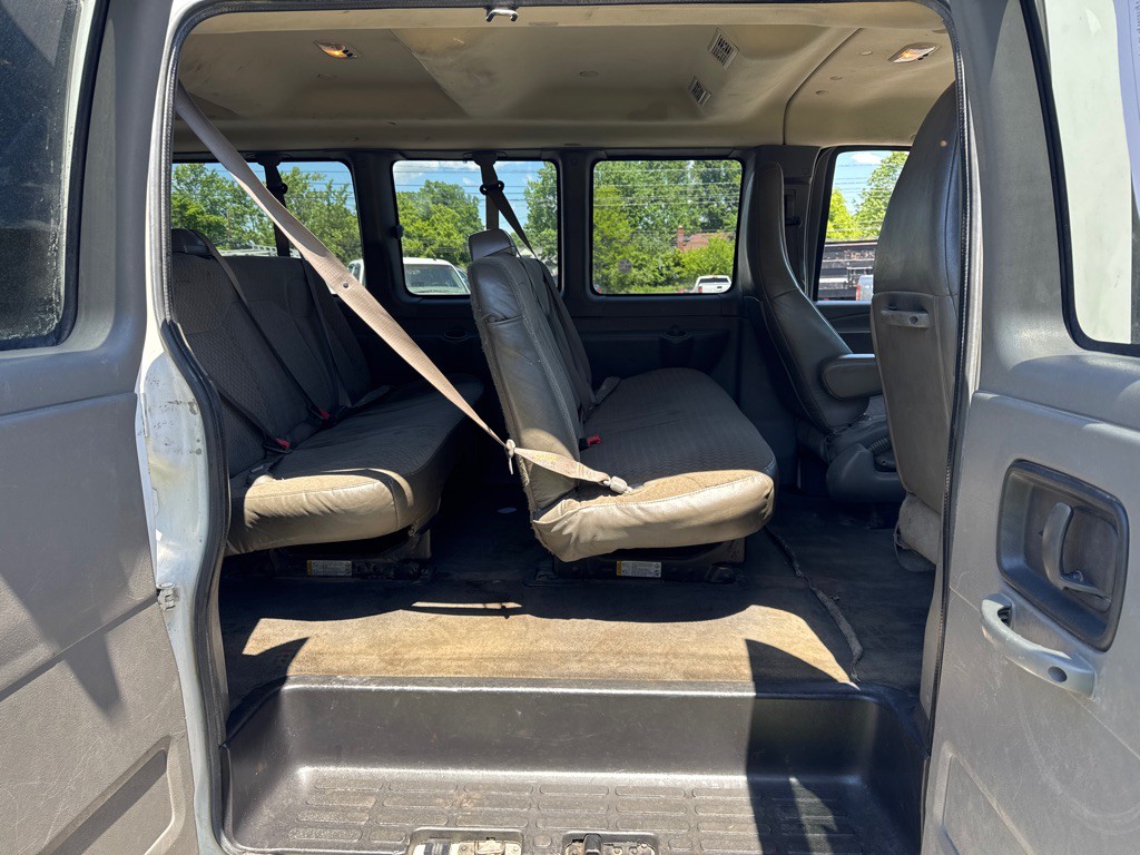 2017 Chevrolet Express Image 11