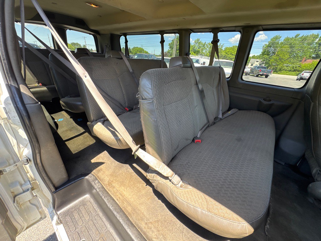 2017 Chevrolet Express Image 12
