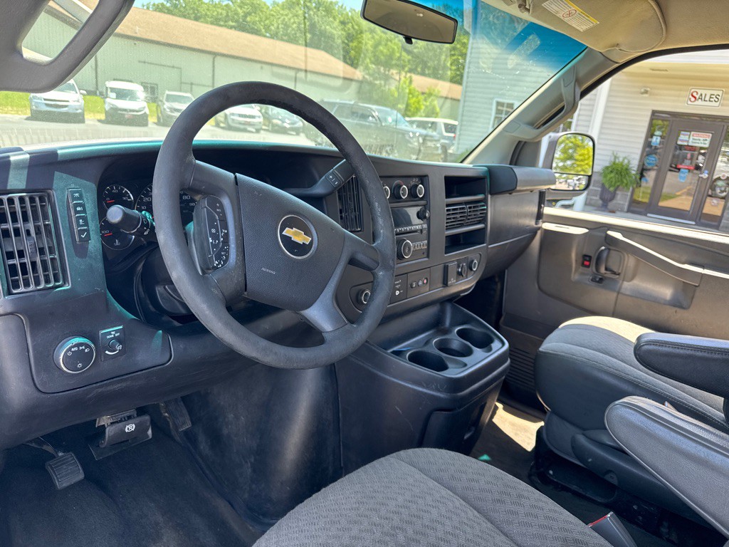 2017 Chevrolet Express Image 14