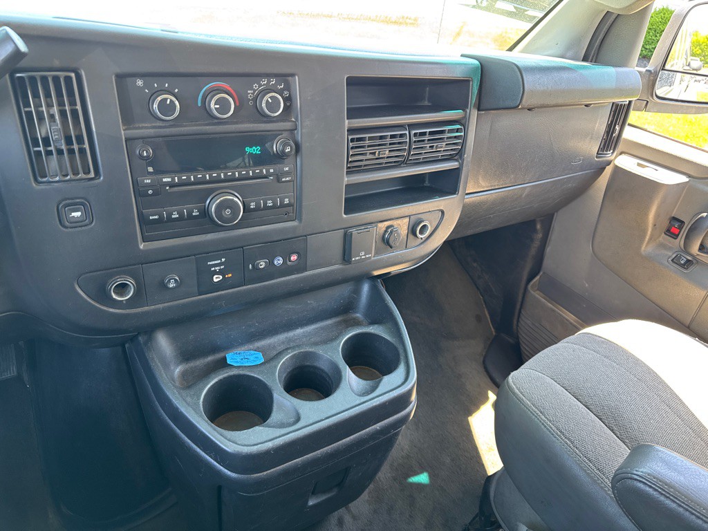 2017 Chevrolet Express Image 15