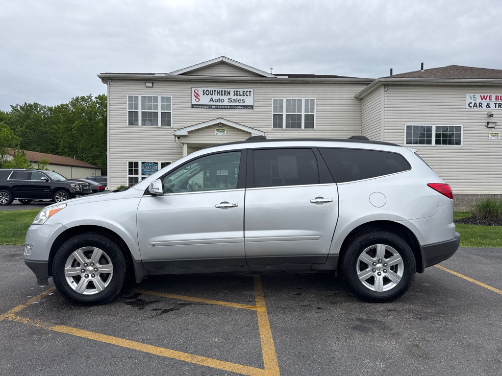 2010 Chevrolet Traverse Image 1