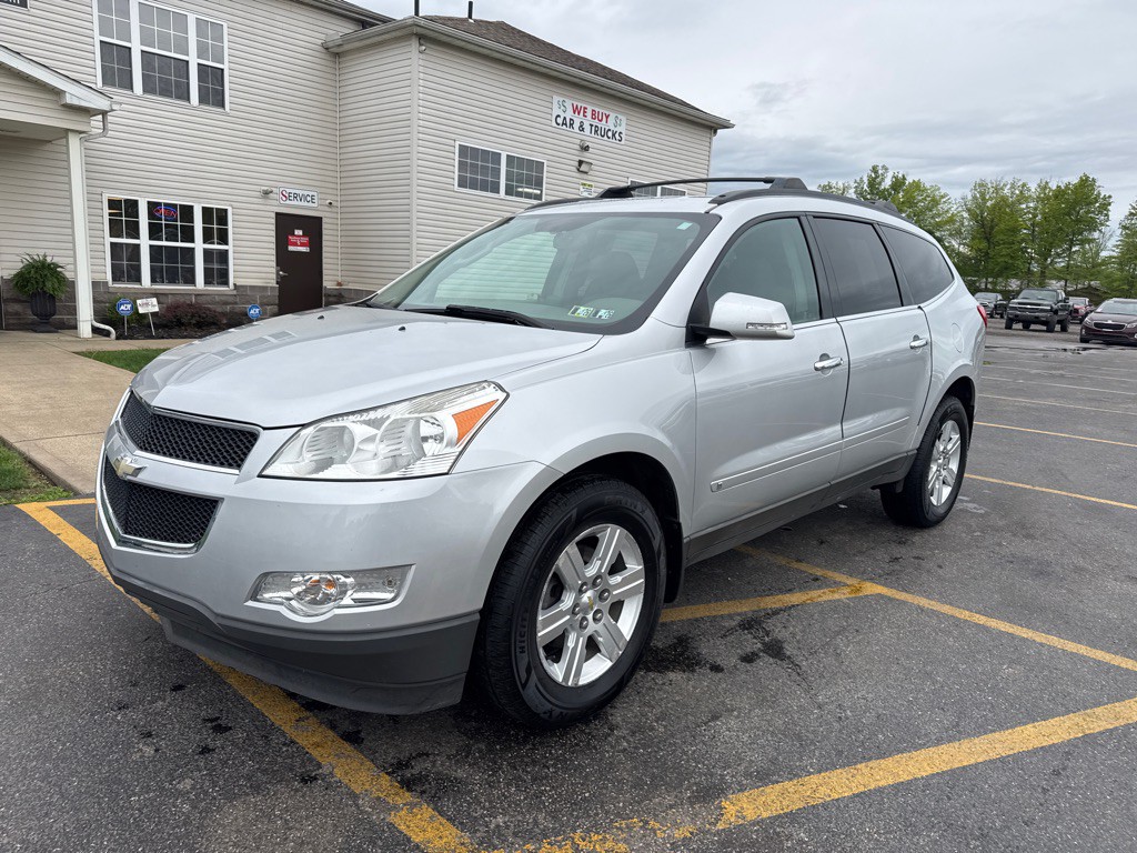2010 Chevrolet Traverse Image 2