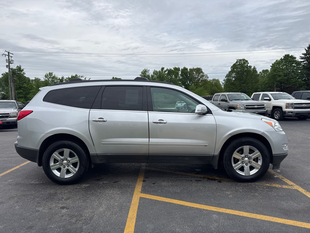 2010 Chevrolet Traverse Image 5