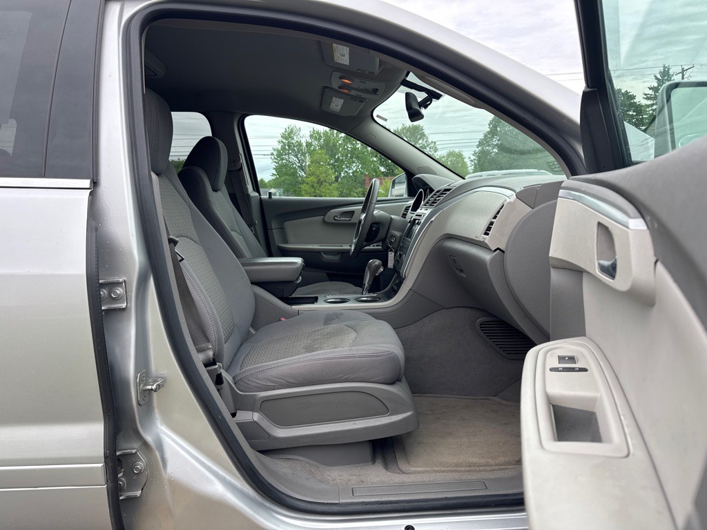 2010 Chevrolet Traverse Image 12