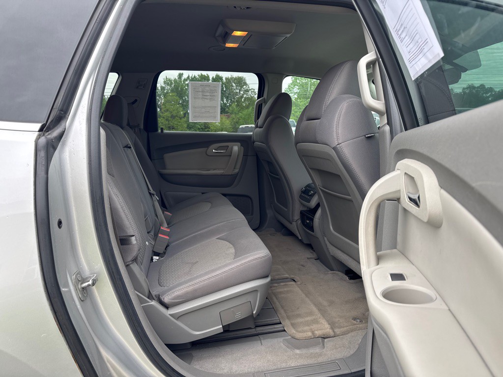 2010 Chevrolet Traverse Image 13