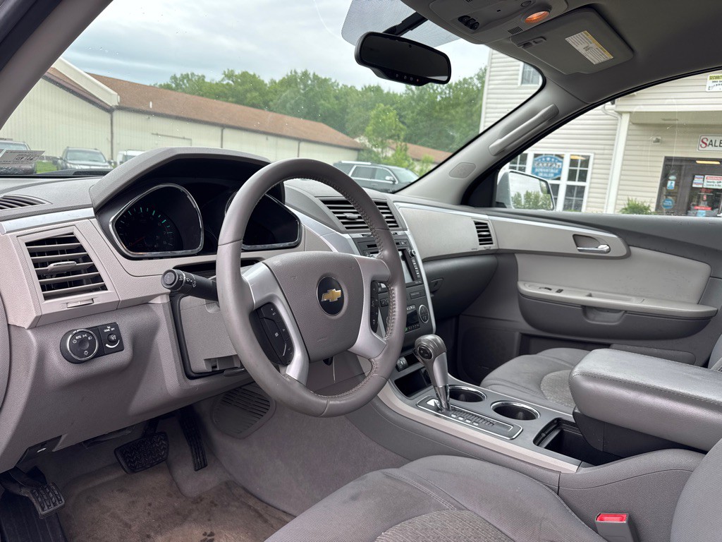 2010 Chevrolet Traverse Image 16