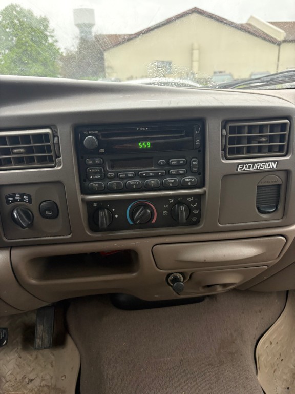 2001 Ford Excursion Image 16