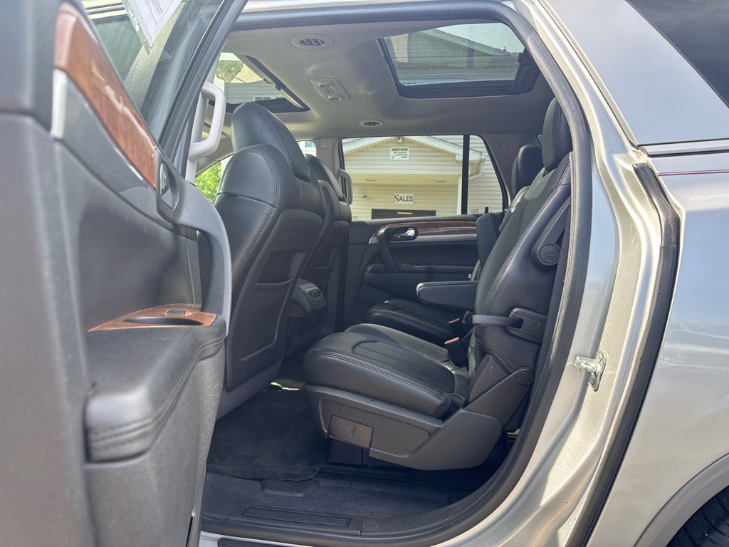 2012 Buick Enclave Image 11