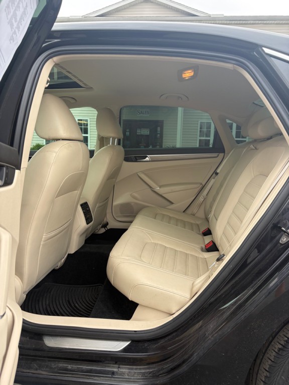 2017 Volkswagen Passat Image 10