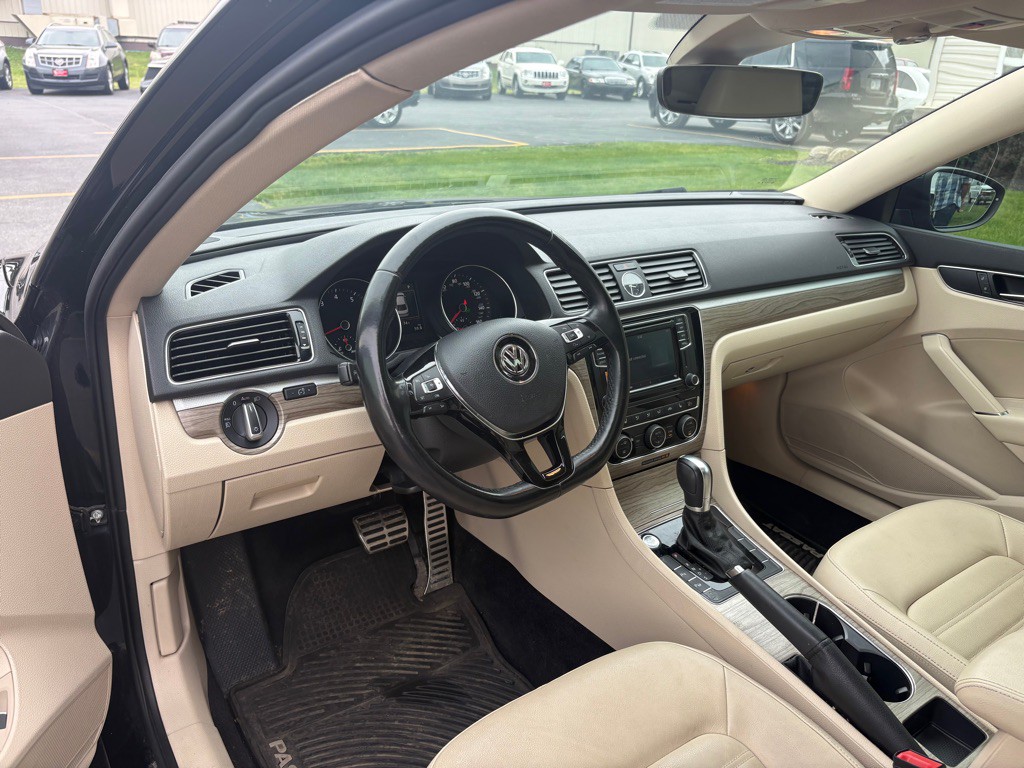2017 Volkswagen Passat Image 13
